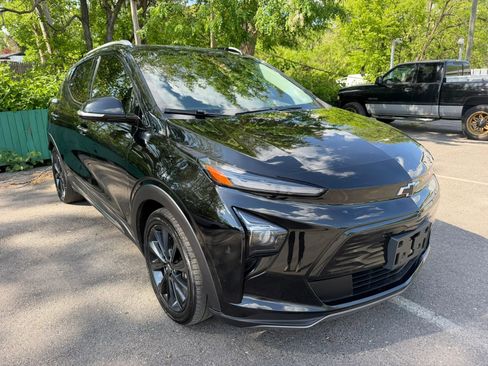 Used 2022 Chevrolet Bolt EUV Premier w/ Launch Edition FWD image 3