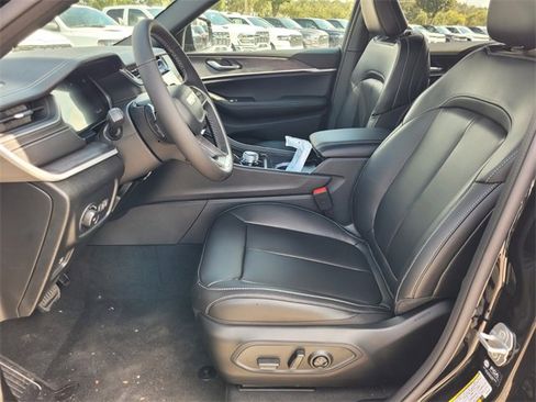 New 2025 Jeep Grand Cherokee L Limited image 3