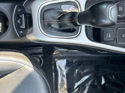 Used 2019 Jeep Compass Latitude w/ Cold Weather Group AWD/4WD image 19