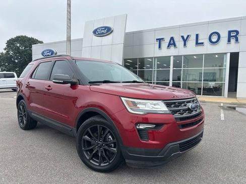 Used 2019 Ford Explorer XLT w/ Equipment Group 202A FWD image 1