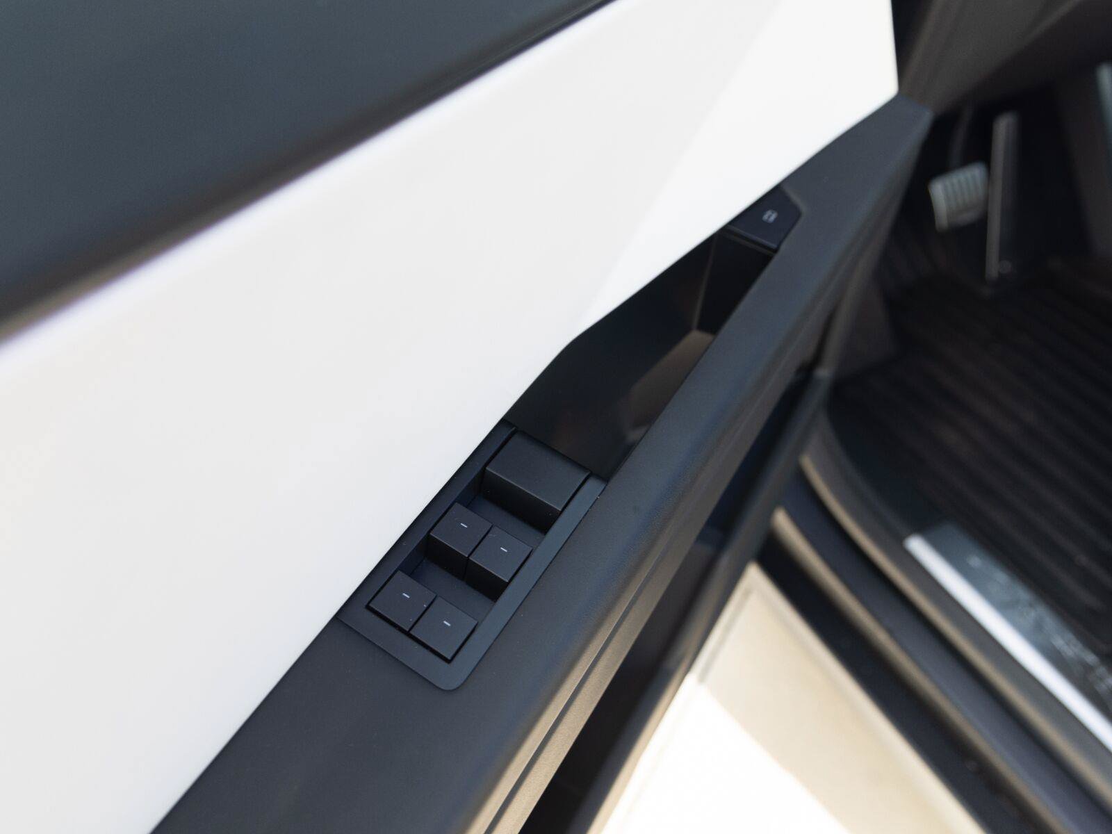 Used 2024 Tesla Cybertruck Cyberbeast AWD/4WD image 18