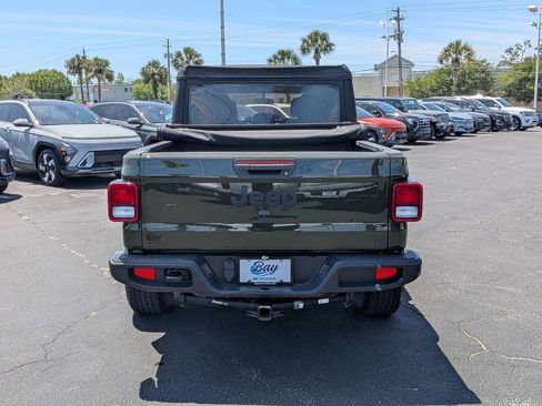 Used 2022 Jeep Gladiator Sport image 7