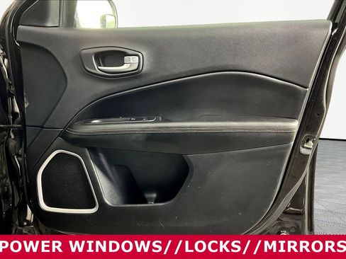 Used 2019 Jeep Compass Latitude AWD/4WD image 25