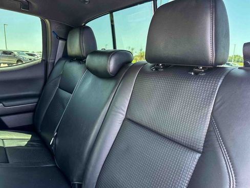Used 2020 Toyota Tacoma TRD Off-Road w/ TRD Premium Off Road Package AWD/4WD image 20
