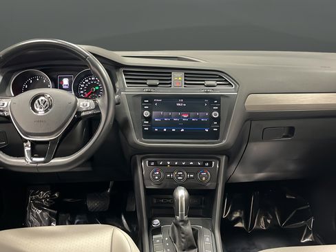 Used 2019 Volkswagen Tiguan SE AWD/4WD image 11