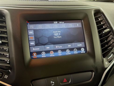 Used 2020 Jeep Cherokee Latitude Plus w/ Cold Weather Group AWD/4WD image 19