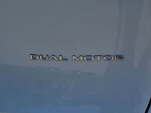 Used 2024 Tesla Model Y Long Range AWD/4WD image 34