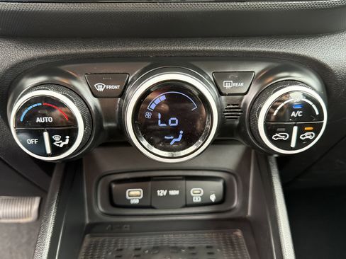 Used 2023 Hyundai Venue Limited w/ Cargo Package image 15