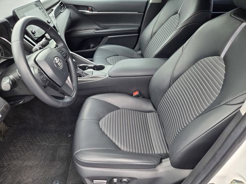 Used 2021 Toyota Camry SE w/ Convenience Package FWD image 14