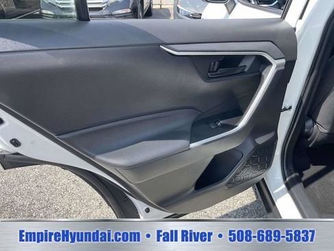Used 2022 Toyota RAV4 LE AWD/4WD image 16