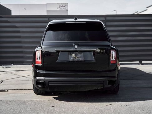 Used 2021 Rolls-Royce Cullinan Black Badge image 18