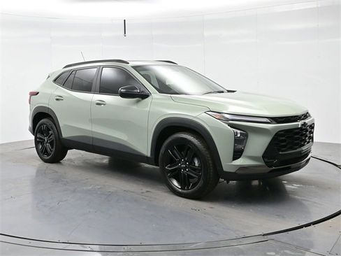 Used 2025 Chevrolet Trax ACTIV w/ Sunroof Package image 1