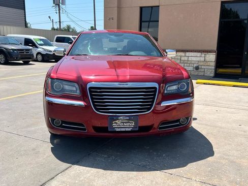 Used 2011 Chrysler 300 Limited RWD image 5