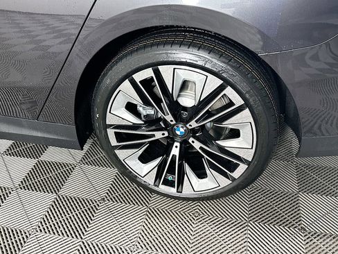 Used 2026 BMW 530i xDrive w/ Premium Package AWD/4WD image 40