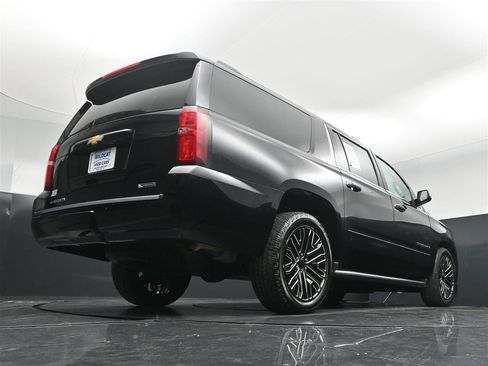 Used 2018 Chevrolet Suburban Premier AWD/4WD image 33