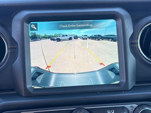 Used 2021 Jeep Gladiator Overland AWD/4WD image 24