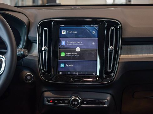 New 2025 Volvo XC40 B5 Ultra w/ Climate Package image 14