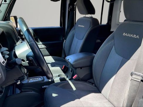 Used 2016 Jeep Wrangler Unlimited Sahara w/ Dual Top Group AWD/4WD image 17