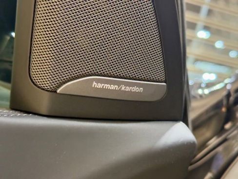 Used 2022 BMW X5 M50i w/ Executive Package image 12