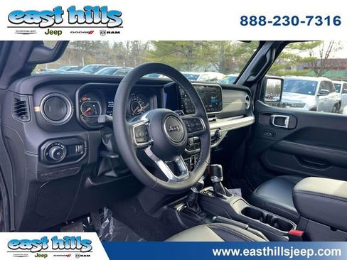 Used 2025 Jeep Wrangler Unlimited Sahara w/ Safety Group AWD/4WD image 25