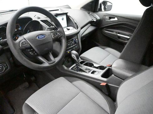 Used 2018 Ford Escape SE w/ Ford Safe & Smart Package image 2