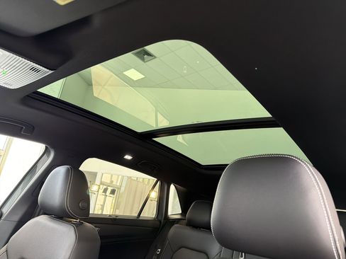 New 2026 Volkswagen Atlas Cross Sport SE FWD image 16