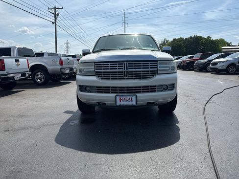 Used 2007 Lincoln Navigator 4WD image 2