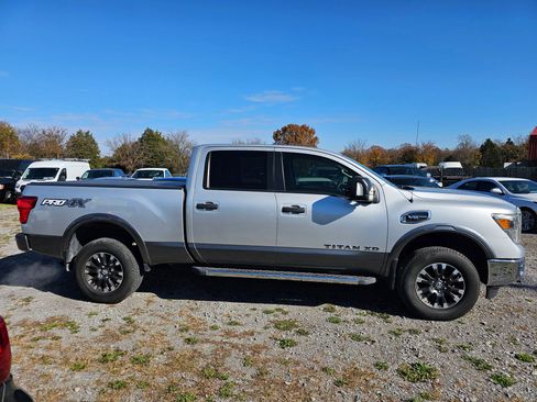 Used 2019 Nissan Titan PRO-4X w/ Pro-4x Convenience Package image 18