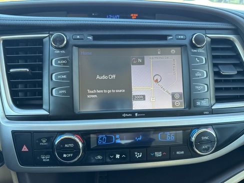 Used 2014 Toyota Highlander XLE image 13