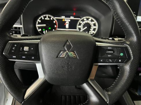 Used 2023 Mitsubishi Outlander SE FWD image 12