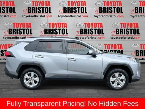Used 2021 Toyota RAV4 XLE AWD/4WD image 2