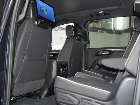 New 2025 Chevrolet Suburban Premier image 40