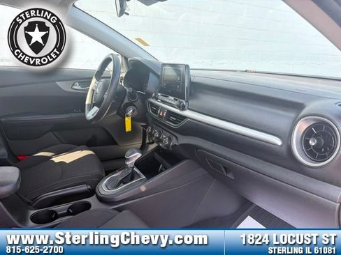 Used 2020 Kia Forte LXS FWD image 11