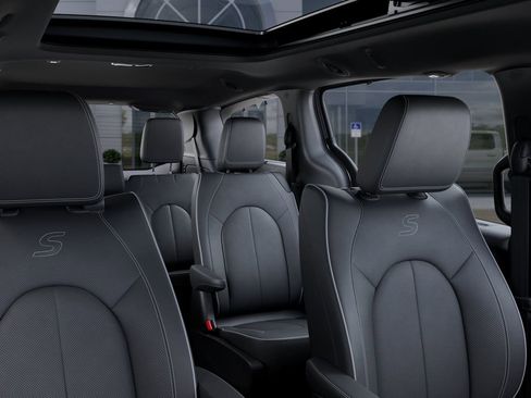 New 2026 Chrysler Pacifica Limited FWD image 26
