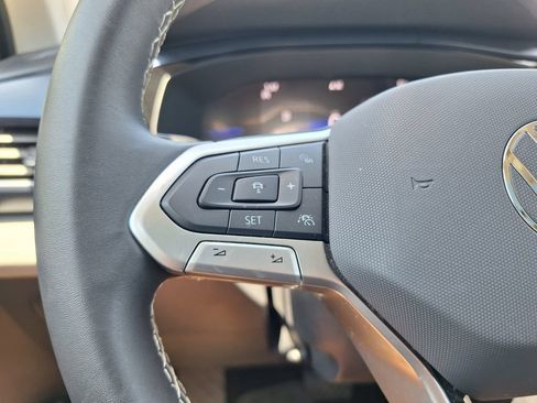 Certified 2024 Volkswagen Taos SE w/ Panoramic Sunroof Package FWD image 21