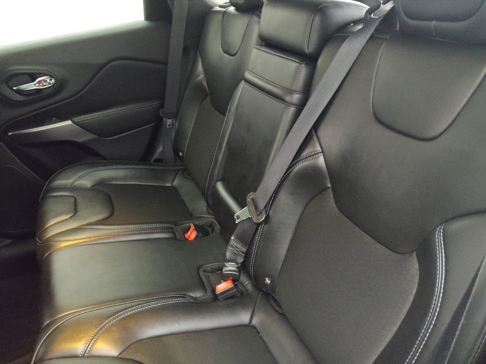 Used 2019 Jeep Cherokee Latitude Plus FWD image 18