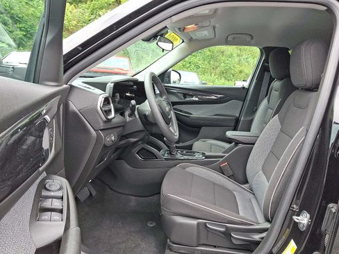 Used 2024 Chevrolet TrailBlazer LT AWD/4WD image 13