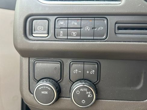 Used 2022 Chevrolet Tahoe LT w/ Luxury Package RWD image 13