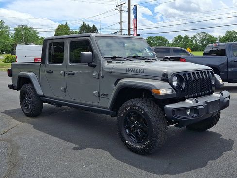 Used 2022 Jeep Gladiator Sport AWD/4WD image 3