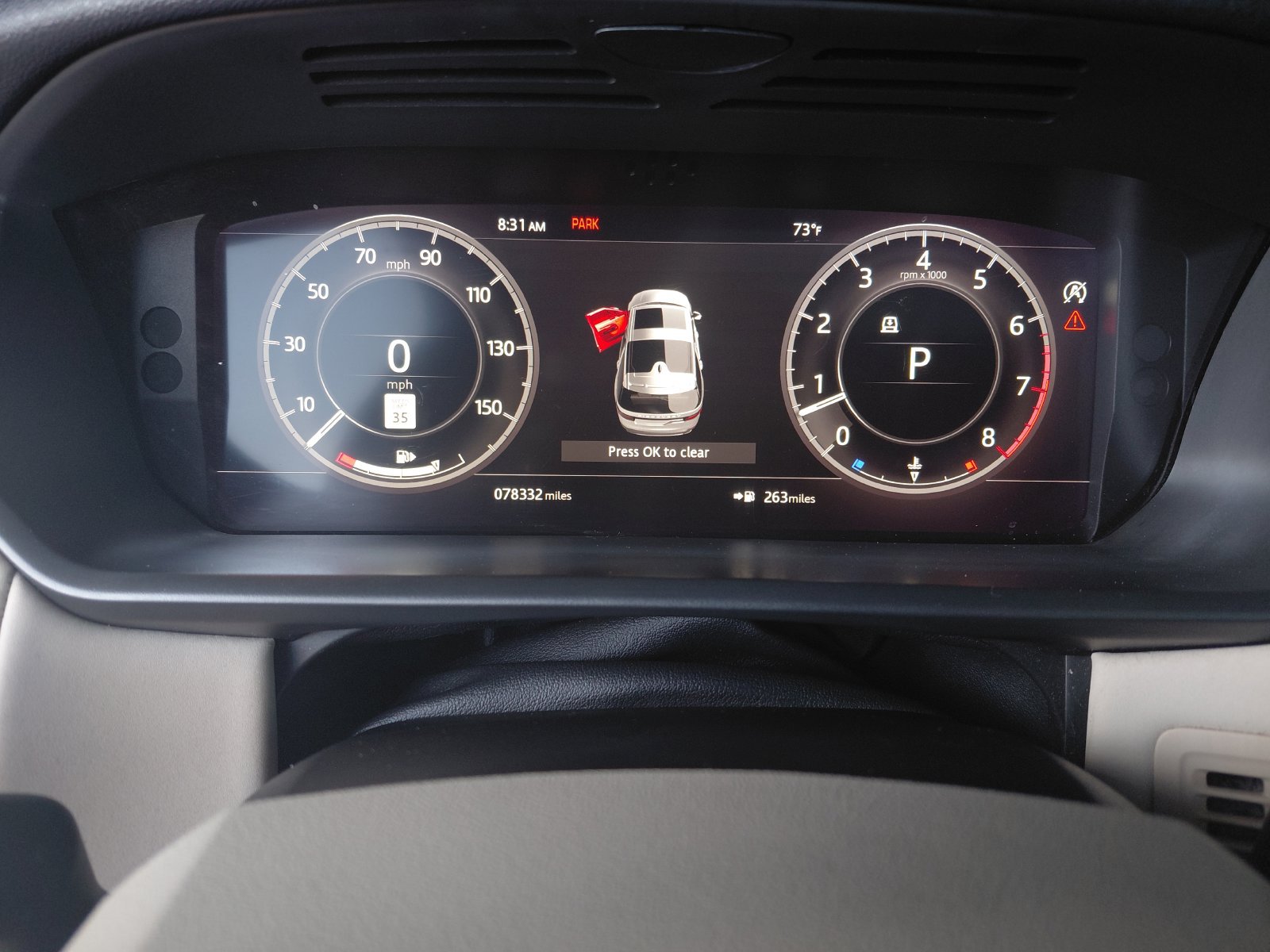 Used 2018 Land Rover Discovery HSE AWD/4WD image 6