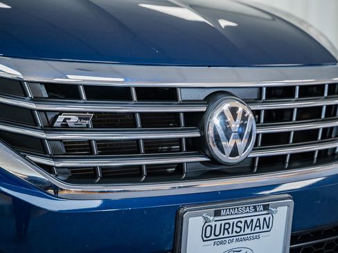 Used 2021 Volkswagen Passat 2.0T R-Line image 10