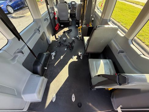 Used 2017 Ford Transit 350 XL image 2