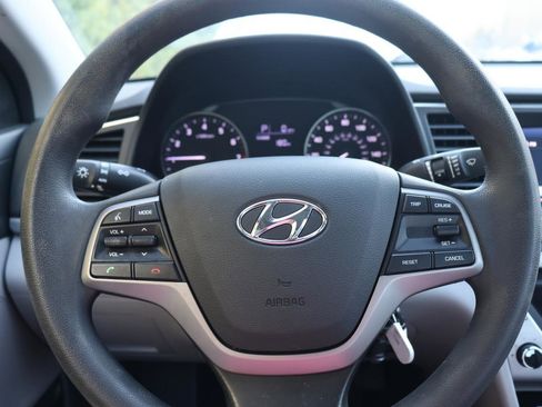 Used 2017 Hyundai Elantra SE image 25