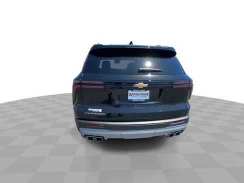 Used 2025 Chevrolet Traverse LT FWD image 7