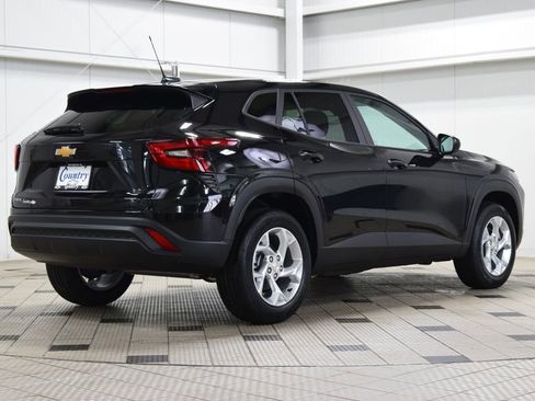 New 2026 Chevrolet Trax LS w/ LS Convenience Package FWD image 8