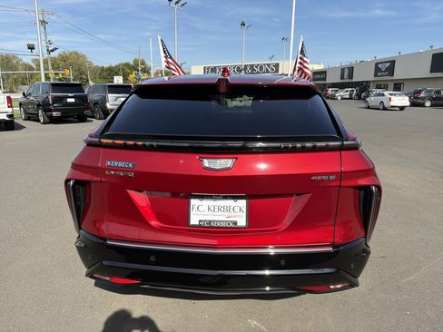 Used 2024 Cadillac Lyriq Luxury image 7