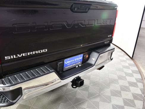 Used 2022 Chevrolet Silverado 2500 LTZ w/ LTZ Premium Package AWD/4WD image 15