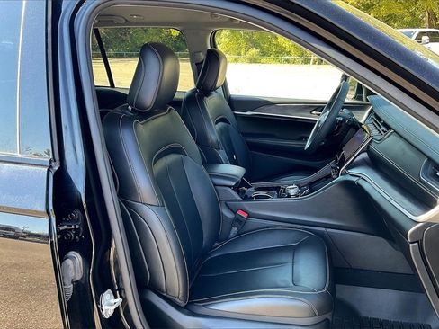 Used 2023 Jeep Grand Cherokee Limited w/ Black Appearance Package image 7