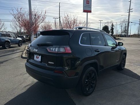 Used 2019 Jeep Cherokee Latitude w/ Popular Appearance Group FWD image 5