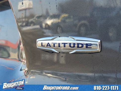 Used 2019 Jeep Cherokee Latitude Plus w/ Cold Weather Group image 5